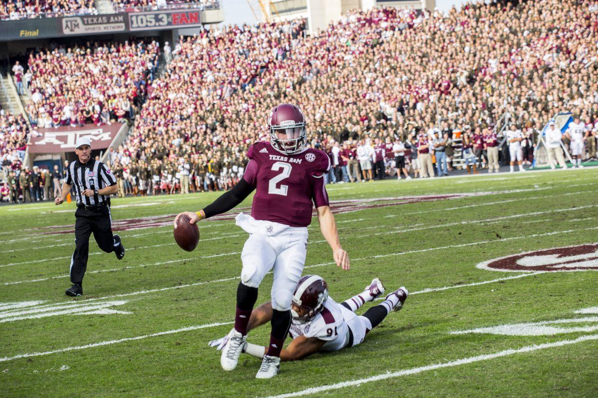 Texas A&M quarterback Johnny Manziel (left) scurries past the Mississippi State defense in Saturdays game. 