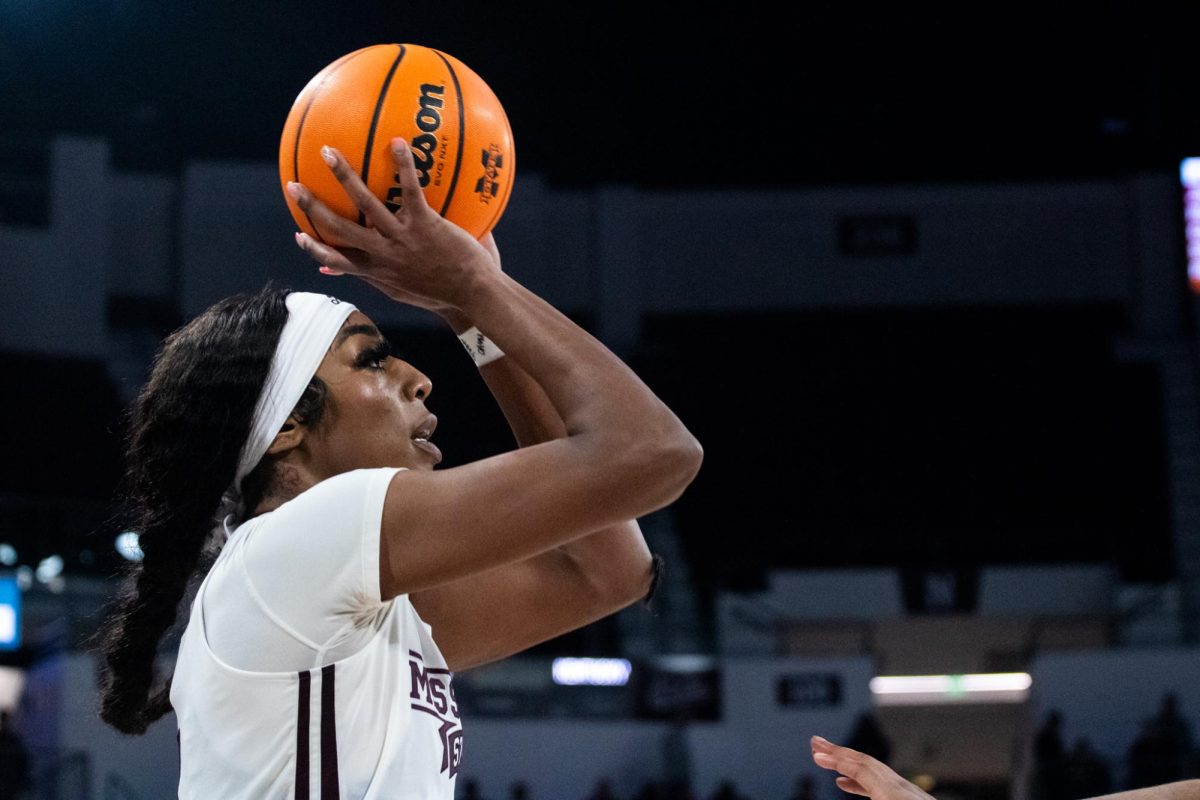 Jessika Carter averages 14.8 points and 10.2 rebounds per game.